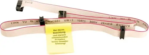 Schmale, flexible Verbindungskabel in grauer Farbe, mit pinkem Streifen und schwarzem Clip, beschriftet mit technischen Informationen, von der Marke Wolf, auf gelbem Hinweis.